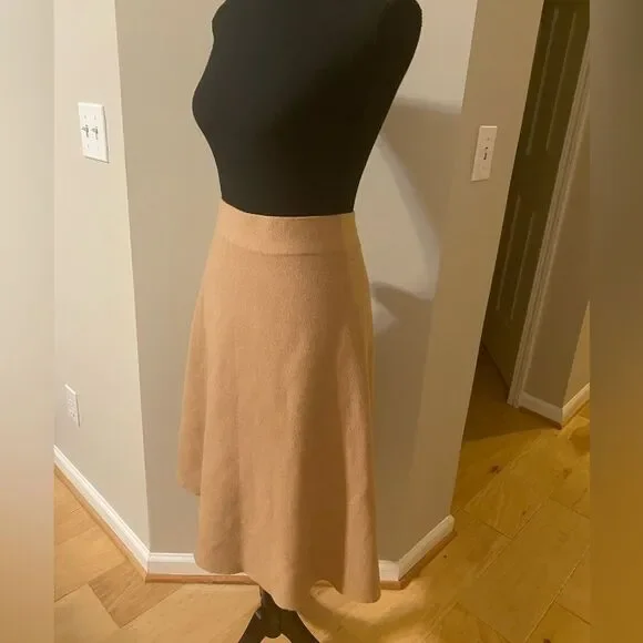 Liz Claiborne size 1X Plus size tan skirt in excellent condition. - Picture 2 of 9